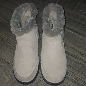 Women's khombu light grey ankle boots size 8M